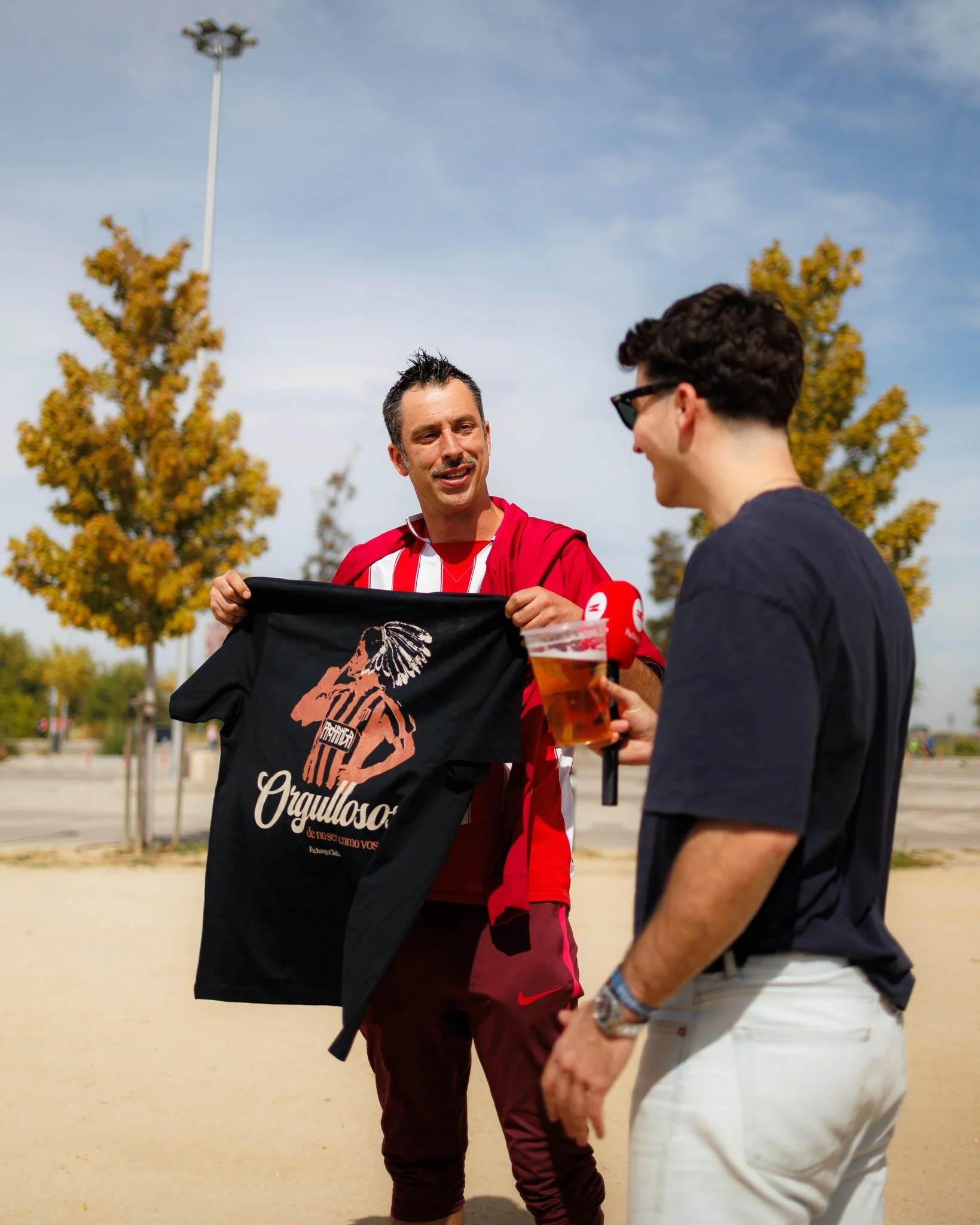 Camiseta "Orgullosos de no ser como vosotros" - Image 3